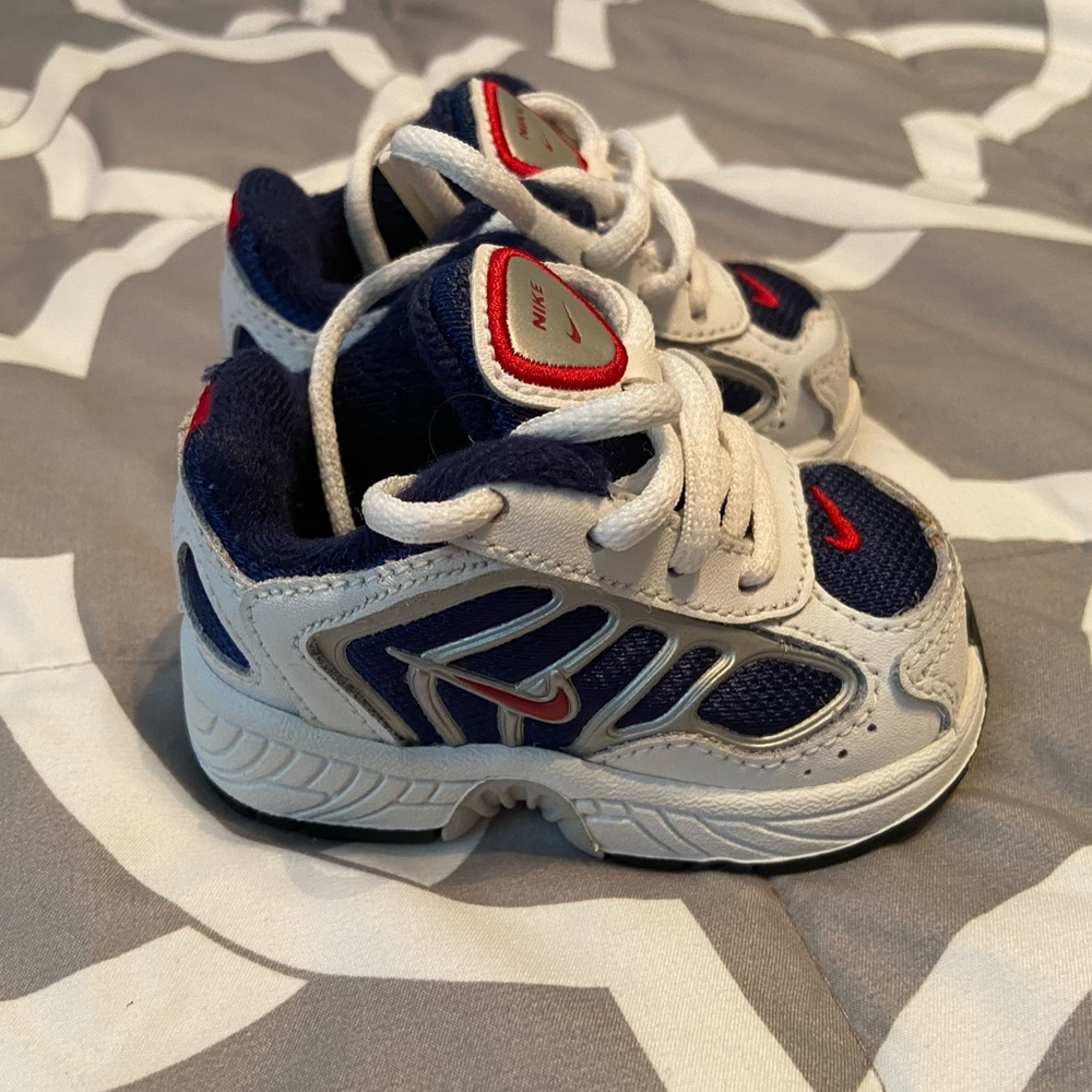 Nike Infant/Newborn Shoes Size 2